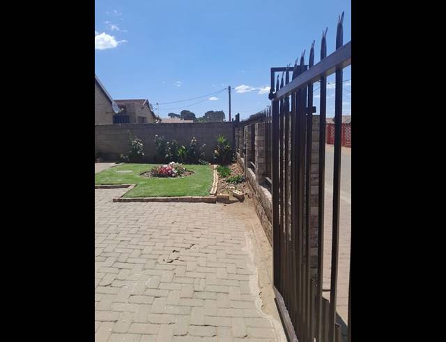 2 BEDROOM HOUSE FOR SALE IN GRASSLANDS